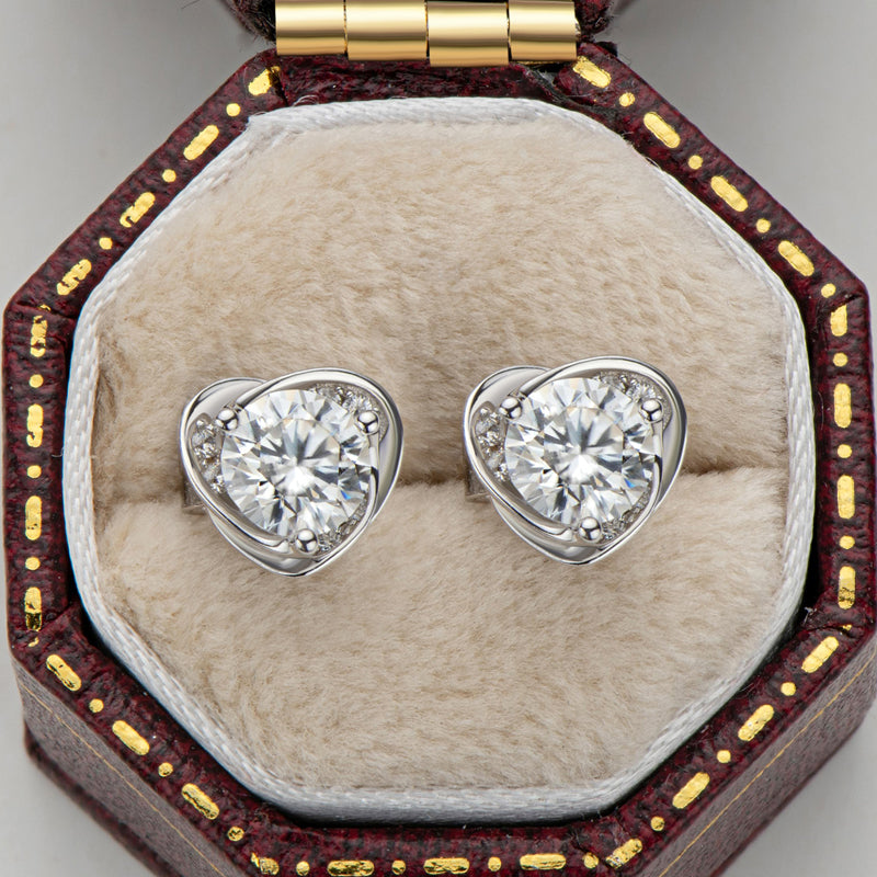 Classic Round Cut Moissanite Diamond Heart-shaped Stud Earrings