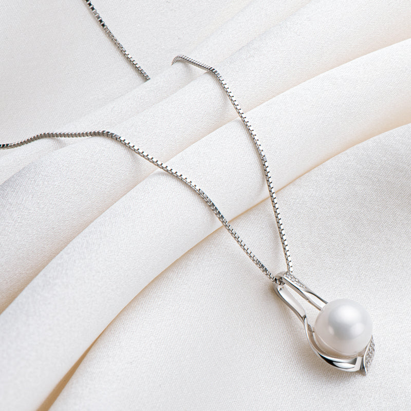 925 Sterling Silver Oblate 9-10mm Freshwater Pearl Pendant with Box Chain 18In