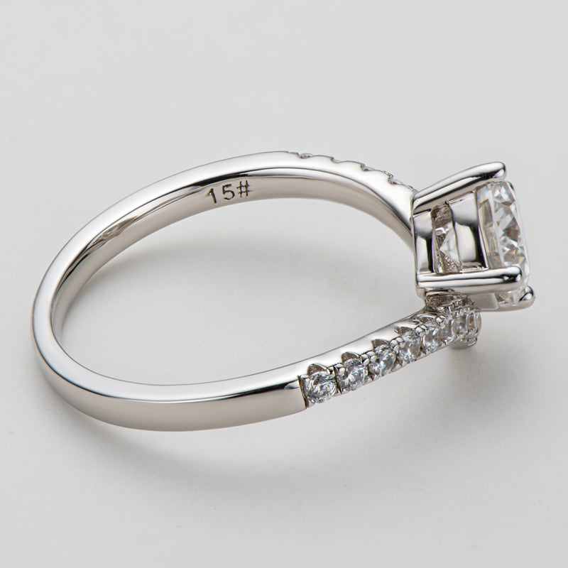 Round Cut Moissanite Diamond V-shaped Classic Ring