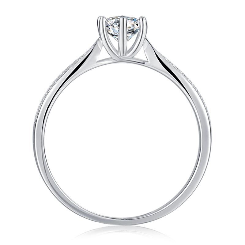 Round Cut Moissanite Diamond Star Queen Ring