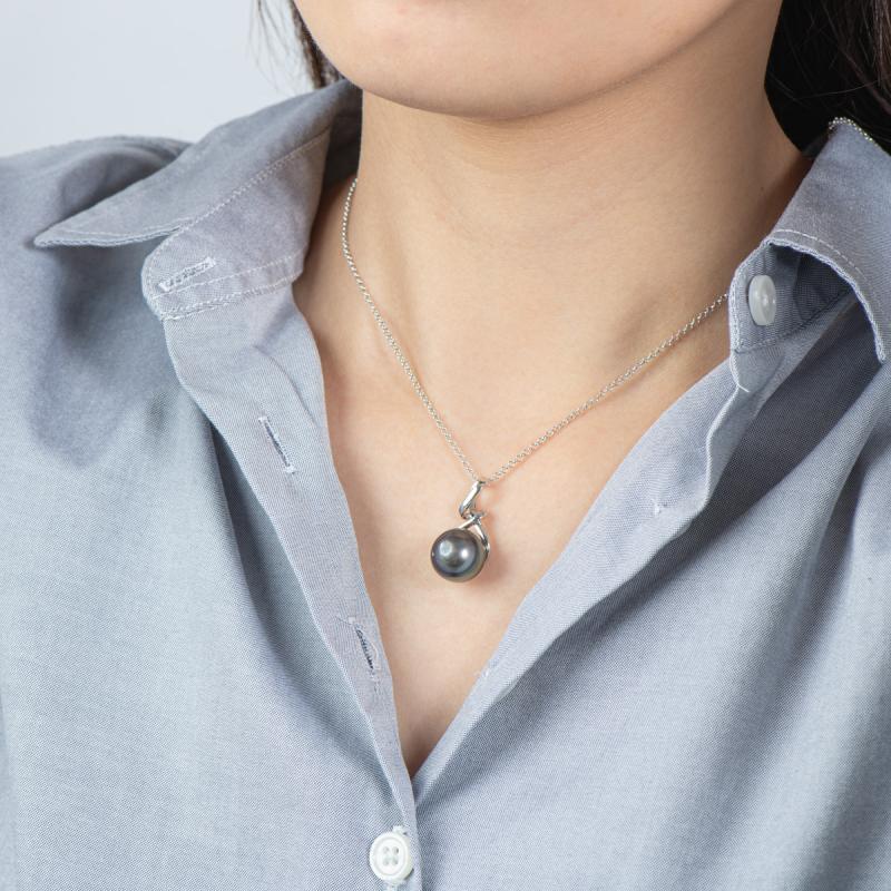 Cultured  Baroque Tahitian Black Pearl Pendant Necklace