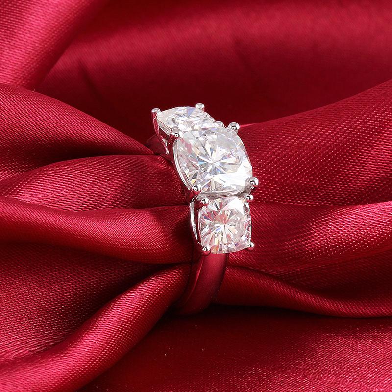 14K/18K Gold Cushion Cut Moissanite Diamond Three Stone Ring for women