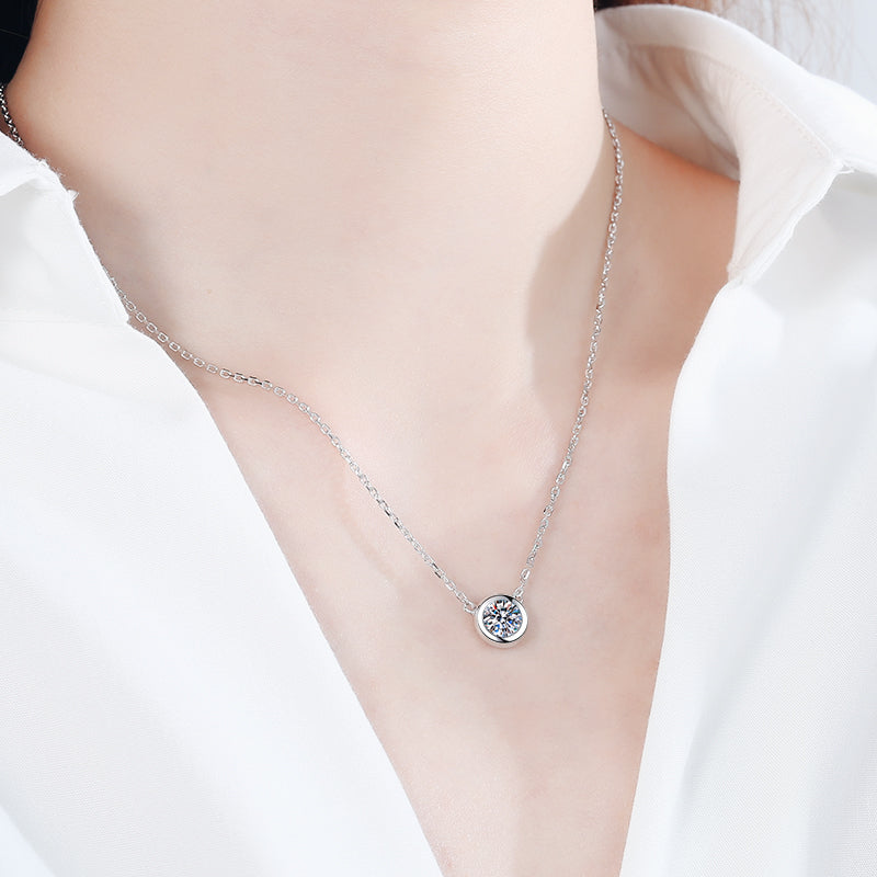 Round Cut Moissanite Diamond Classis Necklace