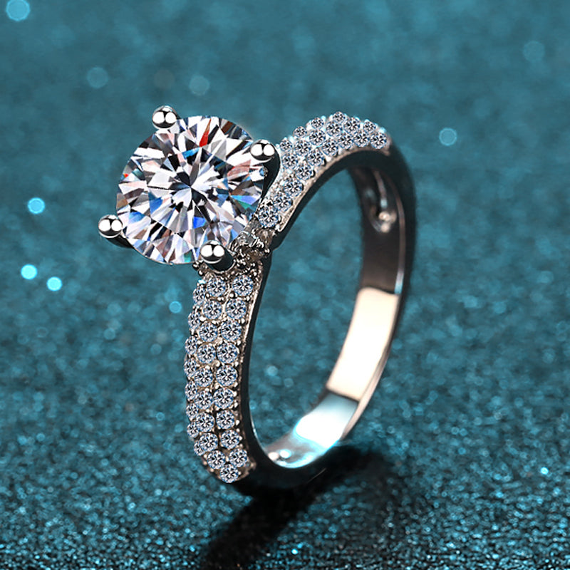 Round Cut Moissanite Diamond Classic Fashion Ring