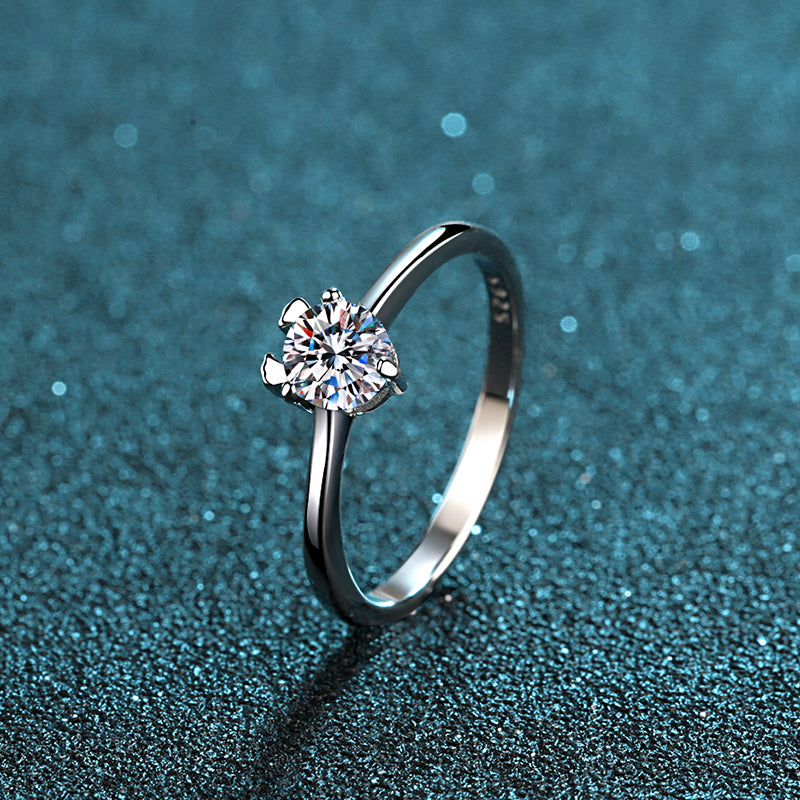 Round Cut Moissanite Diamond Antlers Solitaire Ring
