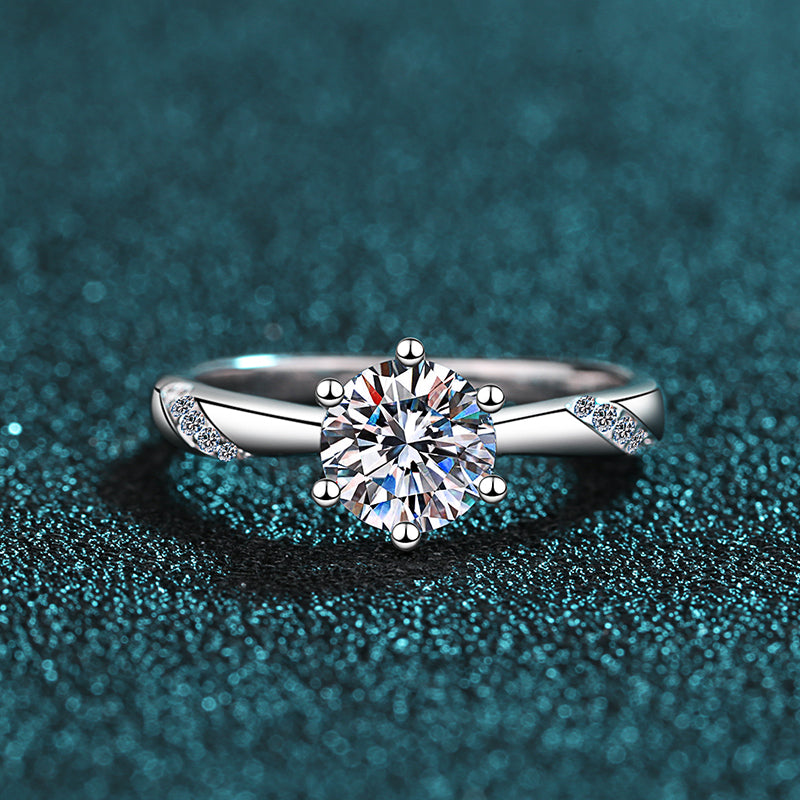 Round Cut Moissanite Diamond Fashion Ring