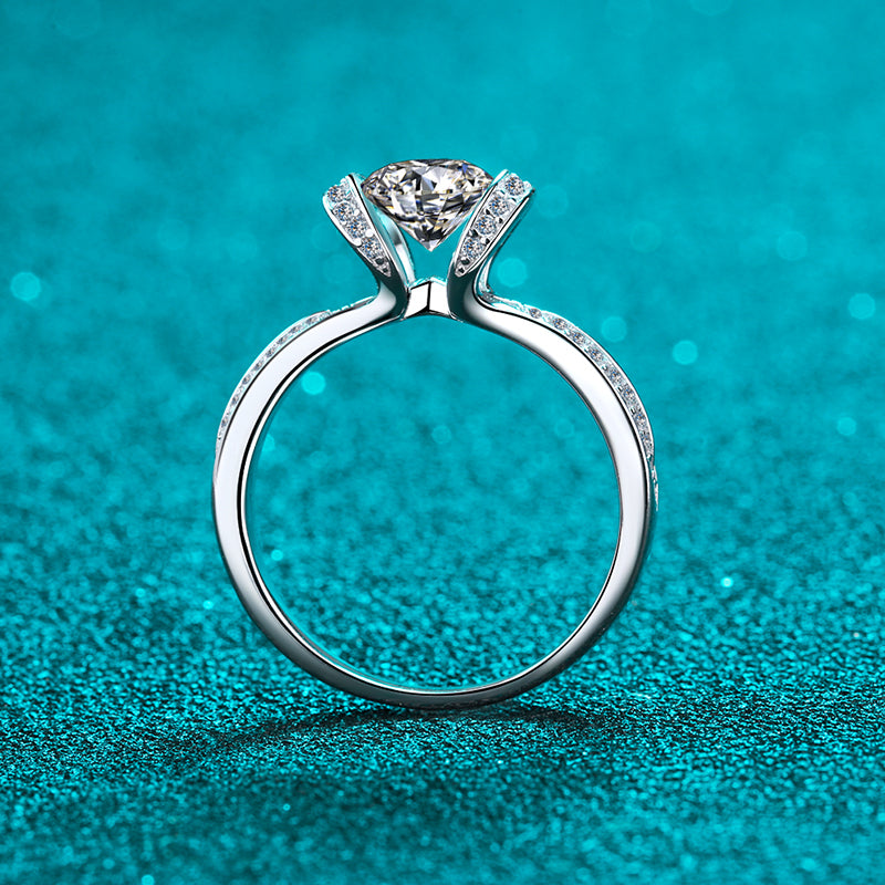 Round Cut Moissanite Diamond Unique Ring