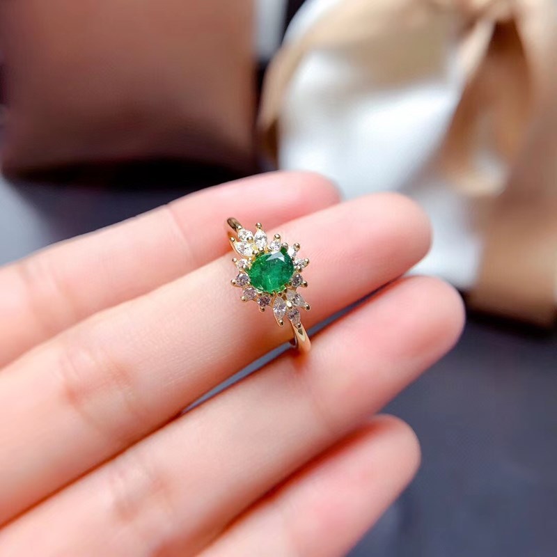 Halo Oval Cut 0.4ct Natural Emerald Unique Engagement Rings for Women