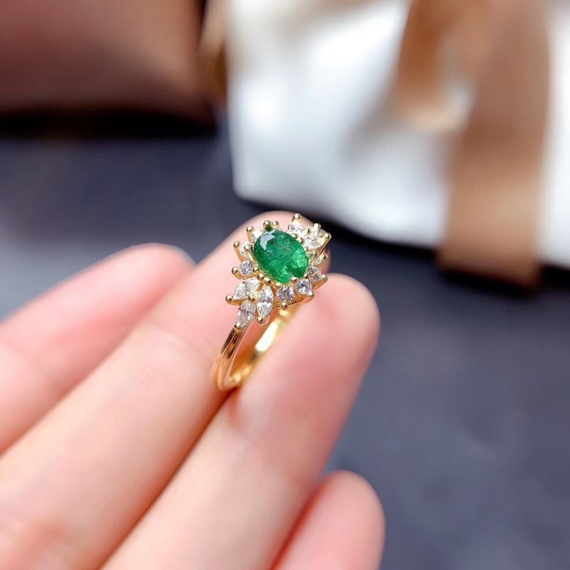 Halo Oval Cut 0.4ct Natural Emerald Unique Engagement Rings for Women