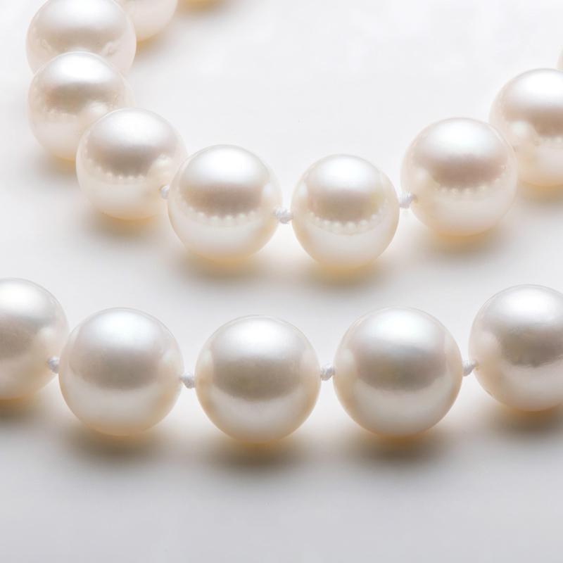 Freshwater Cultured White Pearl Necklace Heart Shaped Buckle