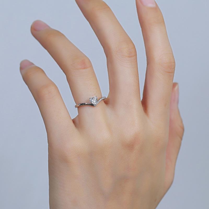 14K/18K Gold Heart-shaped Moissanite Diamond Ring