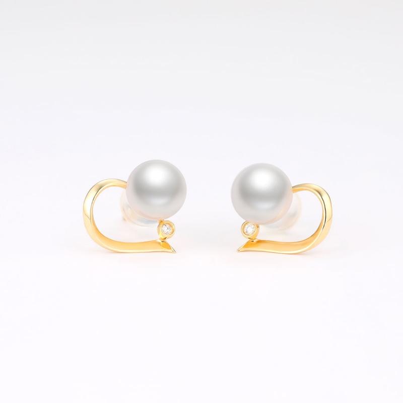 18K Heart Shaped Natural Freshwater White Pearl Stud Earrings With Diamond