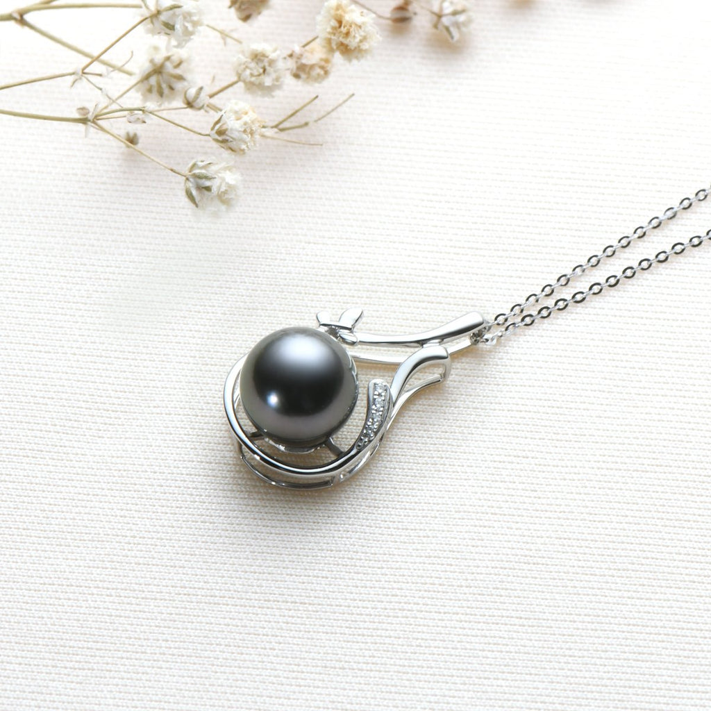 18K Gold Tahitian Cultured Black Pearl Pendant Necklace with Diamond