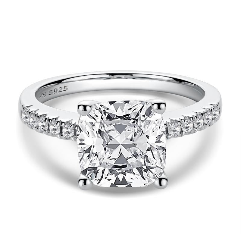 Luxury Cushion Cut Moissanite Diamond Ring
