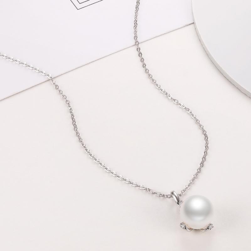 18K White Diamond Freshwater Pearl Pendant Necklace